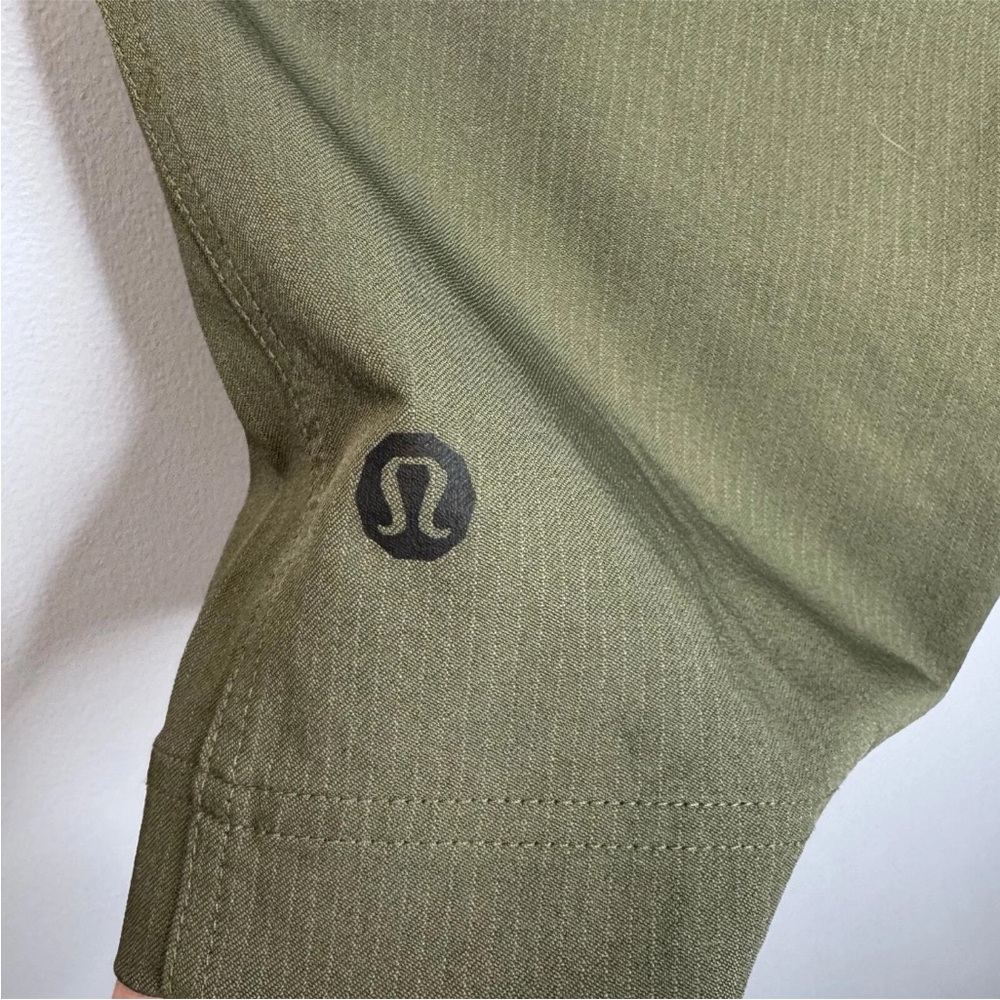 Lululemon Men's Olive Commuter Shorts - Picture 6 of 9
